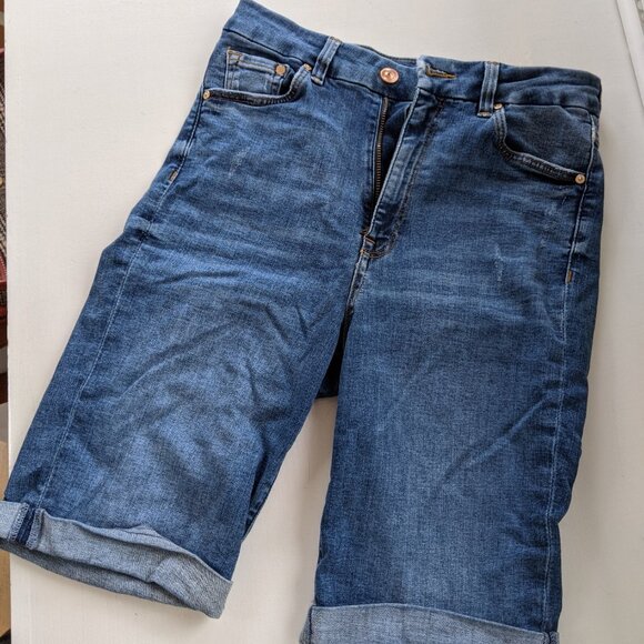 NWT NYDJ YOGA JEAN SHORTs SZ.8 - Picture 1 of 3